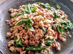 Pad kra praw (Stir fried holy basils)